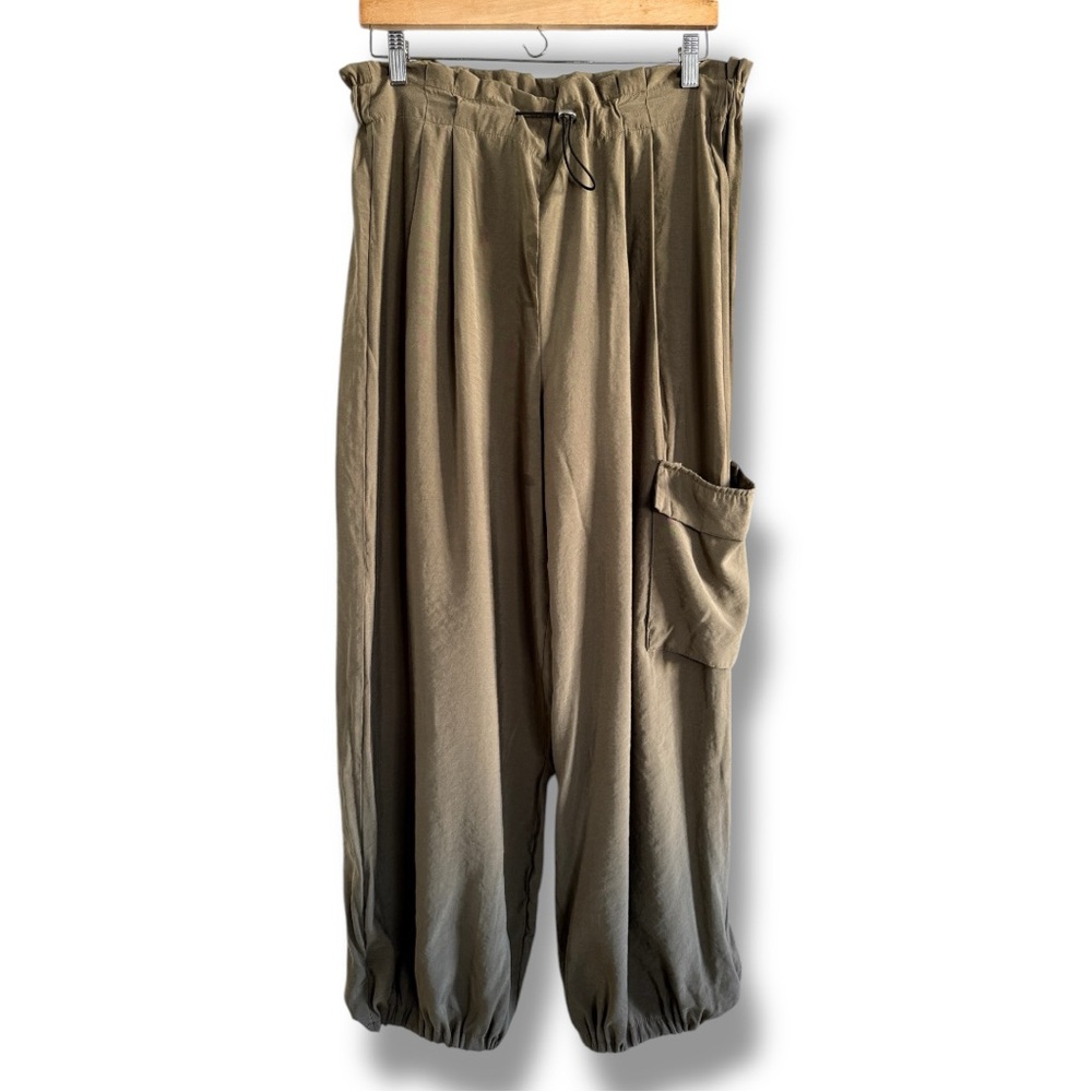Anthropologie Bungee Parachute Pants in Olive Green Size Medium - Picture 2 of 15